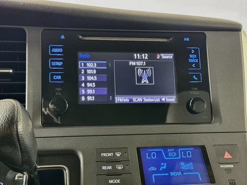 Used 2015 Toyota Sienna LE FWD image 15