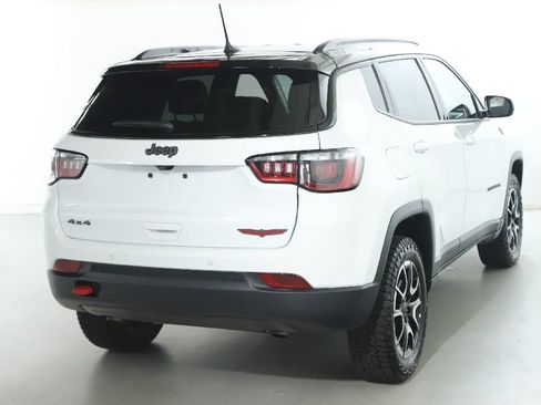 Used 2025 Jeep Compass Trailhawk AWD/4WD image 45