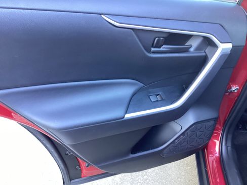 Certified 2025 Toyota RAV4 LE image 23