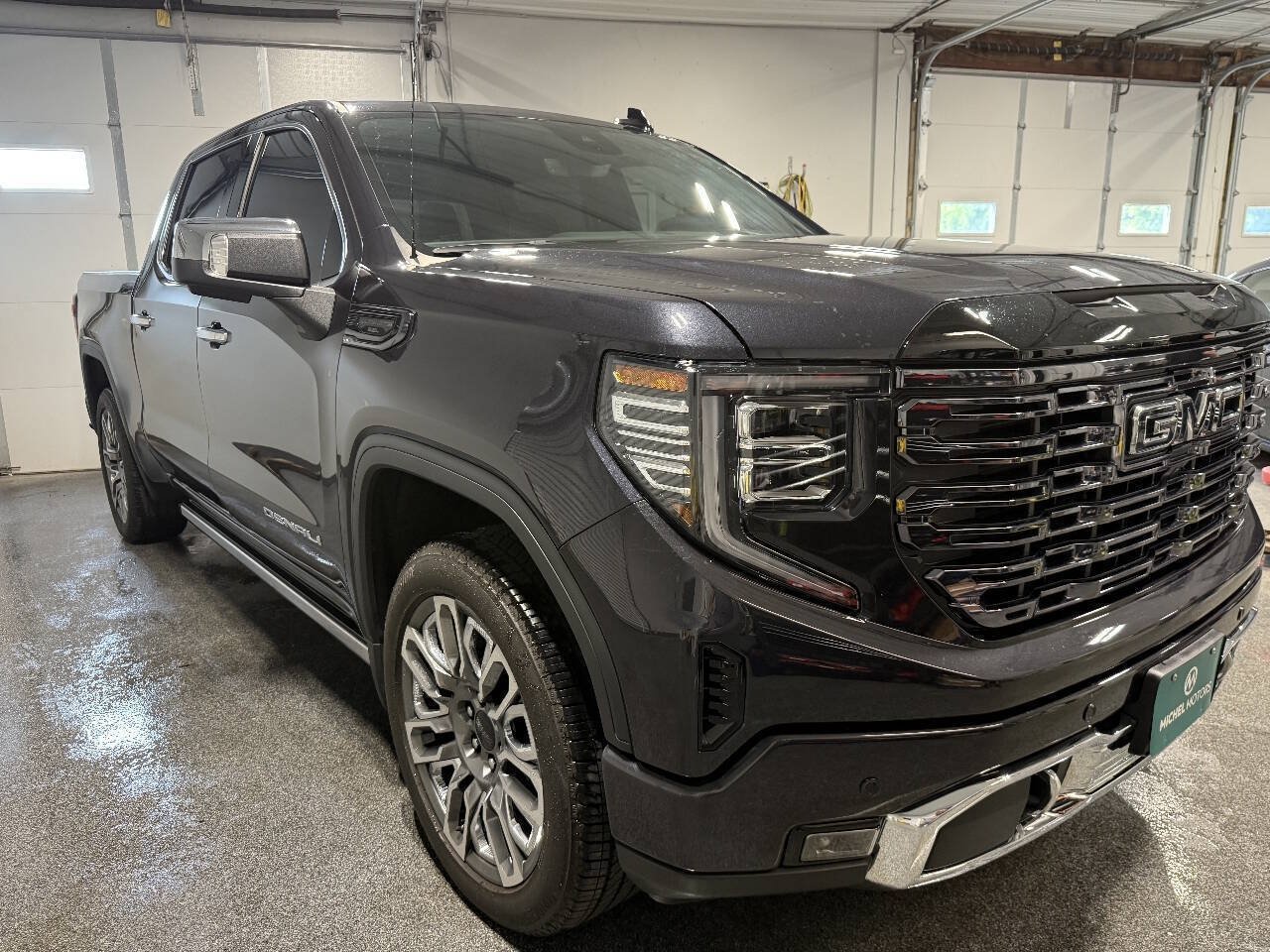 Used 2025 GMC Sierra 1500 Denali Ultimate AWD/4WD image 3