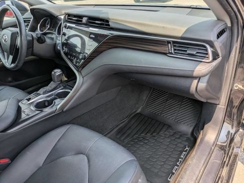 Used 2020 Toyota Camry XLE FWD image 23