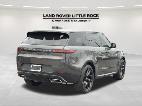 Used 2025 Land Rover Range Rover Sport SE image 2