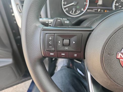 Used 2024 Nissan Rogue SV FWD image 18