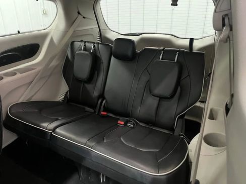 Used 2024 Chrysler Pacifica Limited image 20