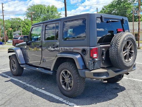 Used 2016 Jeep Wrangler Unlimited Sahara AWD/4WD image 4