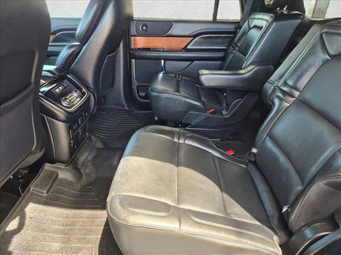 Used 2019 Lincoln Navigator Select AWD/4WD image 17