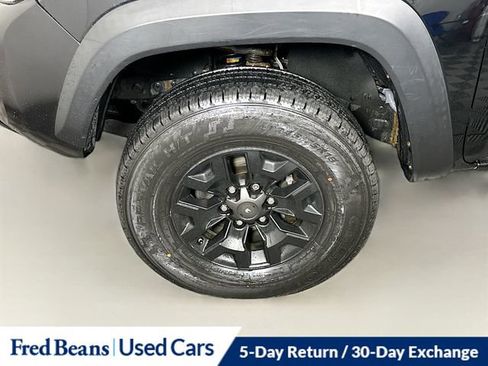 Used 2019 Toyota Tacoma TRD Off-Road w/ Technology Package AWD/4WD image 17