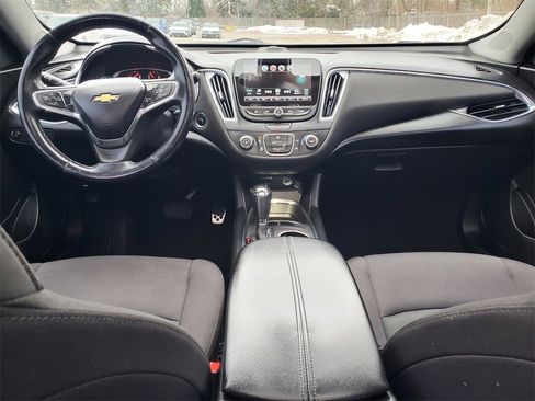 Used 2017 Chevrolet Malibu LT image 5