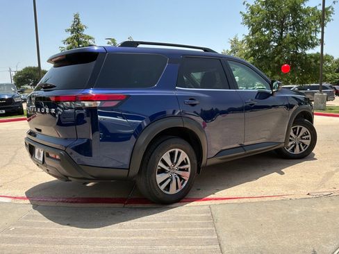 Used 2025 Nissan Pathfinder SV FWD image 6