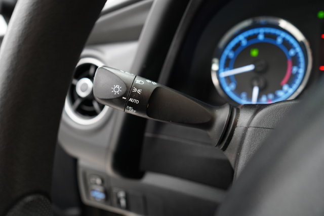 Used 2018 Toyota Corolla LE FWD image 17