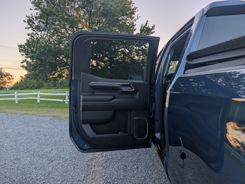 Used 2023 Chevrolet Silverado 1500 LT AWD/4WD image 11