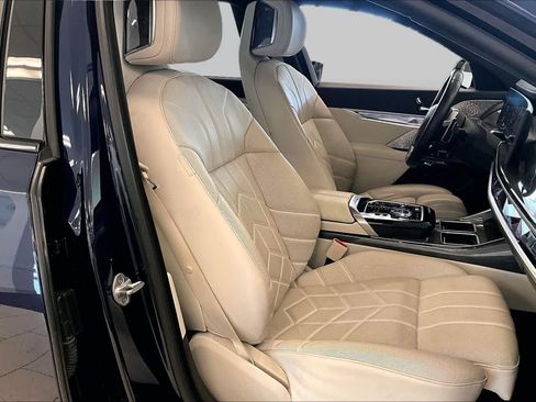 Used 2023 BMW 740i w/ Executive Package RWD image 8