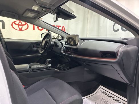 Used 2025 Toyota Prius Plug-In Hybrid FWD image 13
