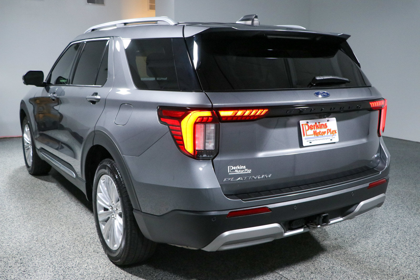 Used 2025 Ford Explorer Platinum w/ LUX Leather Package AWD/4WD image 9
