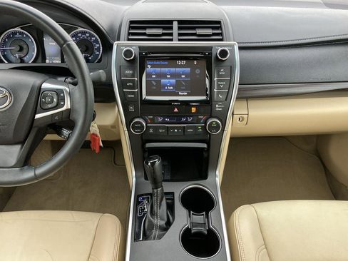 Used 2017 Toyota Camry XLE image 16