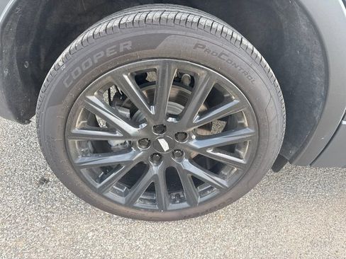 Used 2022 Cadillac XT4 Luxury w/ Cold Weather Package FWD image 7
