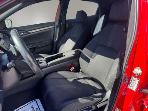 Used 2018 Honda Civic Sport image 8