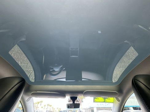 Used 2022 Tesla Model Y Long Range AWD/4WD image 19