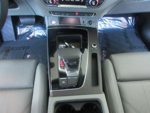 Used 2024 Audi Q5 2.0T Premium Plus w/ Premium Plus Package AWD/4WD image 53