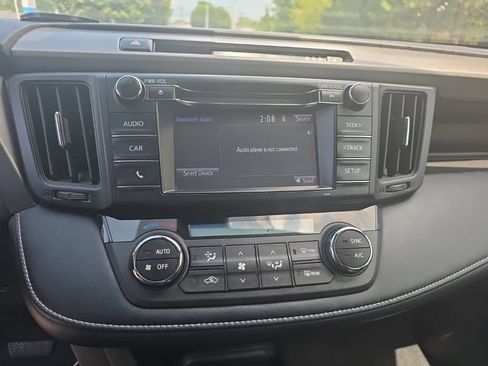 Used 2018 Toyota RAV4 XLE AWD/4WD image 17