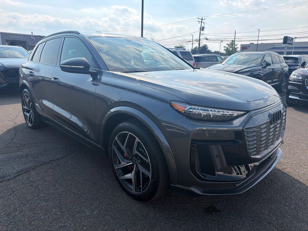 Used 2025 Audi SQ6 e-tron Premium Plus w/ Premium Plus AWD/4WD image 7