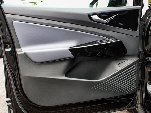 Used 2022 Volkswagen ID.4 Pro image 8