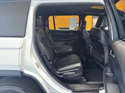 Used 2023 Jeep Grand Cherokee L Altitude AWD/4WD image 21