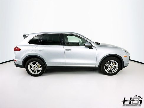 Used 2017 Porsche Cayenne S image 5