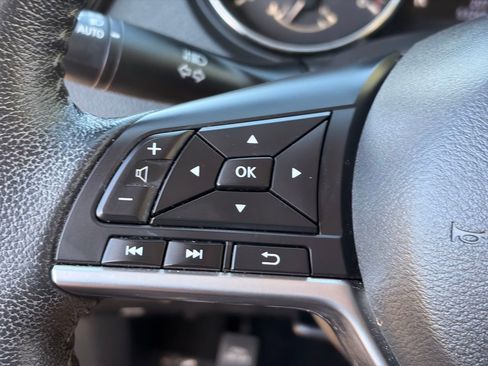 Certified 2020 Nissan Rogue SV FWD image 28