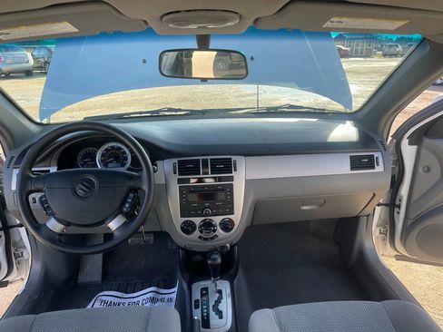 Used 2008 Suzuki Forenza Sedan image 16