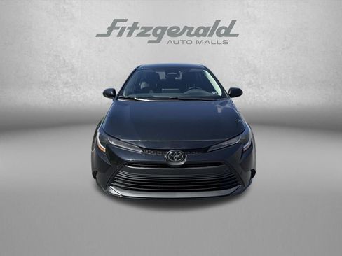 Used 2025 Toyota Corolla LE w/ LE Premium Package FWD image 2