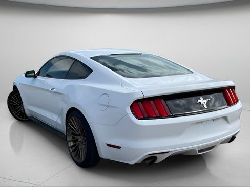 Used 2017 Ford Mustang Coupe RWD image 11