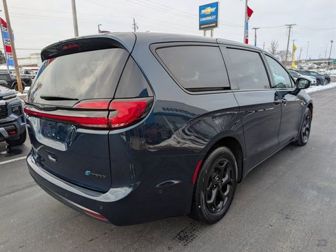 Used 2023 Chrysler Pacifica Limited w/ S Appearance Package image 5