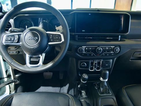 Used 2024 Jeep Wrangler Unlimited Sahara w/ Technology Group AWD/4WD image 13