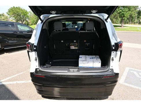 New 2025 Toyota Sienna XLE image 24