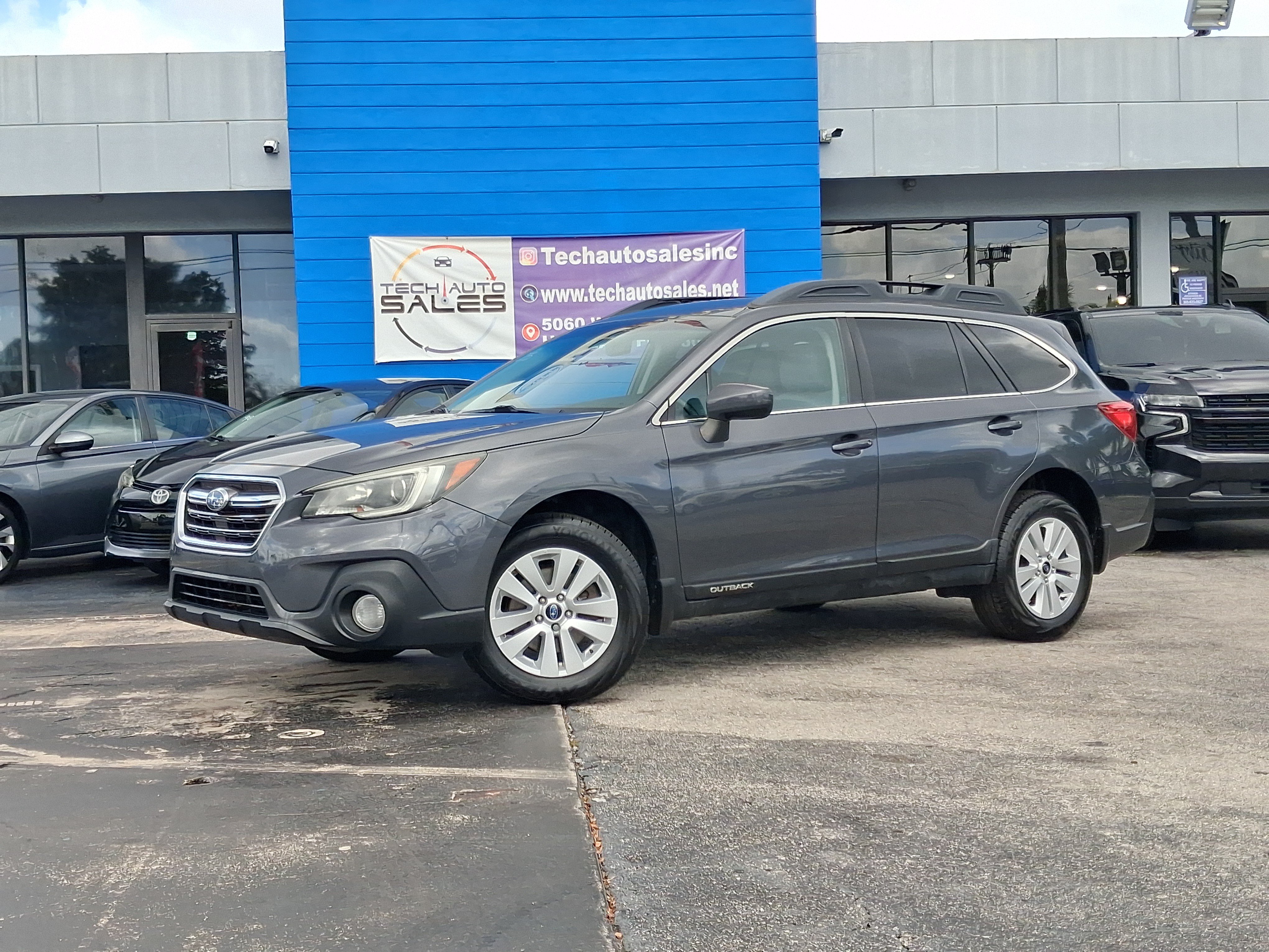 Used 2018 Subaru Outback 2.5i Premium AWD/4WD image 3