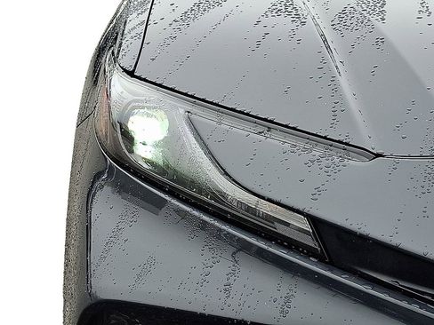 Used 2025 Toyota Camry LE image 10