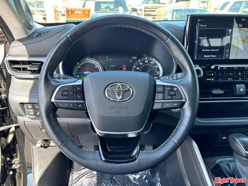 Used 2021 Toyota Highlander Platinum AWD/4WD image 20