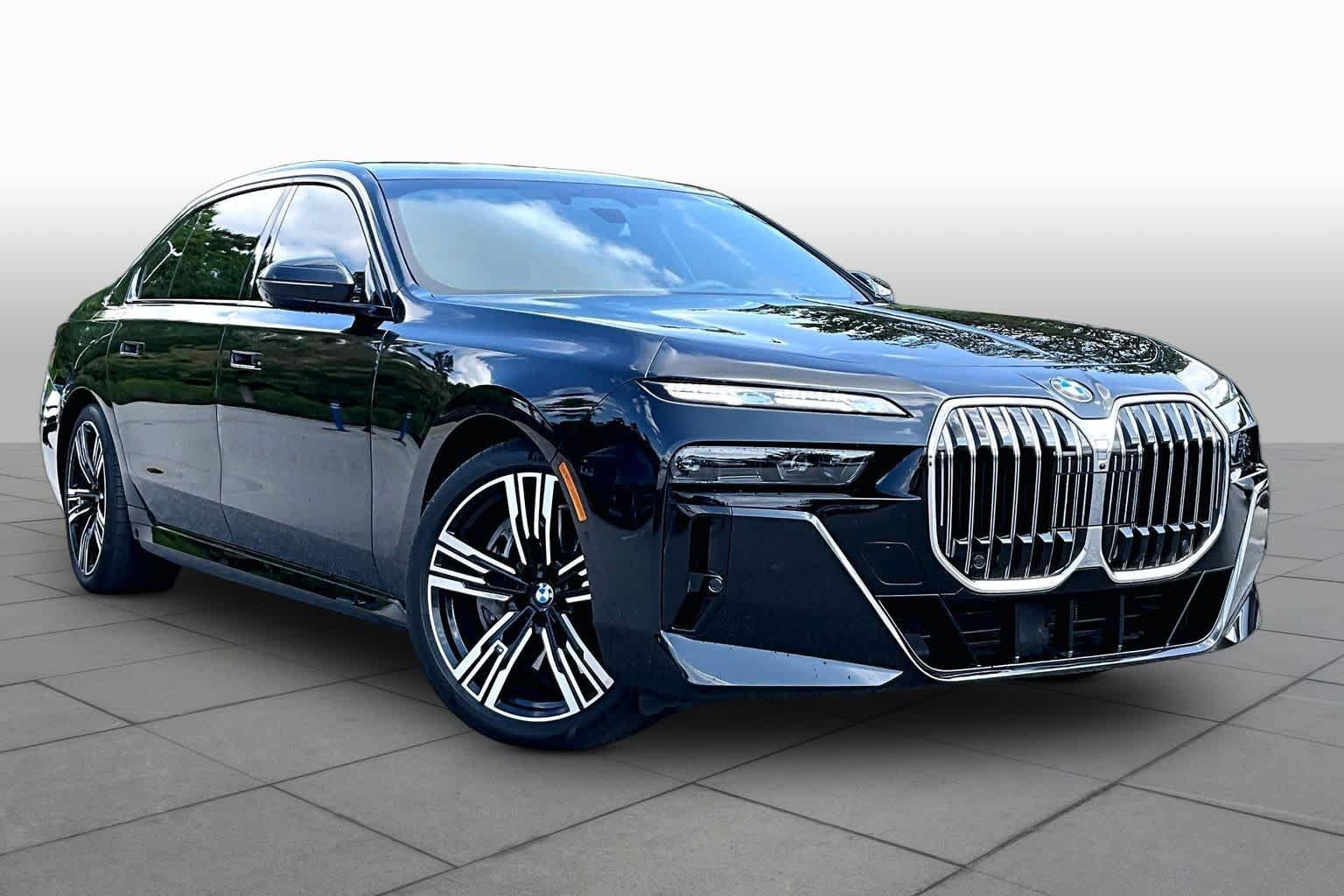 Used 2024 BMW 760i xDrive w/ Executive Package AWD/4WD image 2
