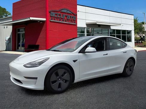 Used 2023 Tesla Model 3 Standard Range RWD image 1