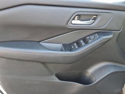 Used 2024 Nissan Rogue SV image 13