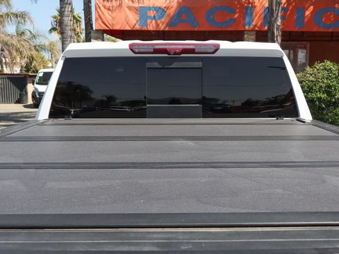 Used 2023 GMC Sierra 1500 AT4 w/ Technology Package AWD/4WD image 8
