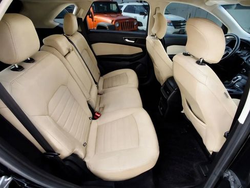 Used 2015 Ford Edge SE image 14