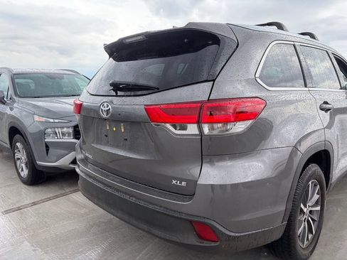 Used 2019 Toyota Highlander XLE FWD image 4