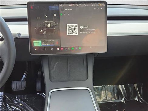 Used 2024 Tesla Model Y 2WD image 15