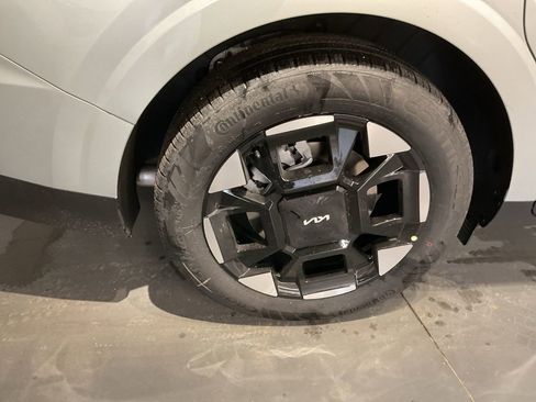New 2026 Kia Carnival EX FWD image 22