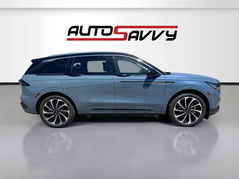 Used 2025 Lincoln Nautilus Black Label AWD/4WD image 8
