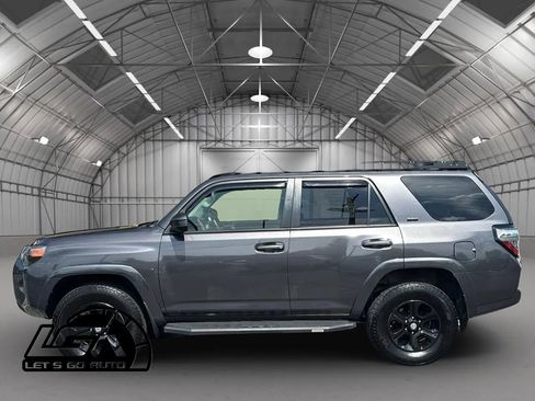 Used 2021 Toyota 4Runner SR5 AWD/4WD image 4