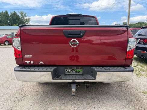 Used 2017 Nissan Titan SV RWD image 4