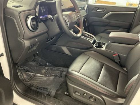 Used 2023 Chevrolet Colorado Z71 w/ Z71 Convenience Package 2 AWD/4WD image 8